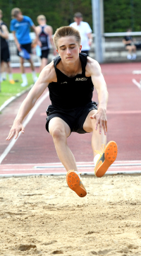 Mit 2152 Punkten stellte Rafael Hesse vom LAZ Soest in Blomberg einen M14-Westfalenrekord im Vierkampf auf. Foto: Bottin|Mit 2152 Punkten stellte Rafael Hesse vom LAZ Soest in Blomberg einen M14-Westfalenrekord im Vierkampf auf. Foto: Bottin|Westfalenrekord: Bei diesem Lauf &uuml;ber 400-Meter-H&uuml;rden in Dortmund stellte Laura Vo&szlig; vom LAZ Soest in 59,73 Sekunden eine neue Bestmarke f&uuml;r die Altersklasse W30 auf. Foto: Bottin|||