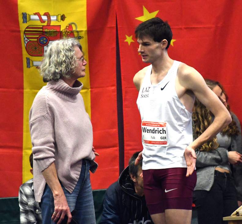 Hochspringer Falk Wendrich vom LAZ Soest und Trainerin Brigitte Kurschilgen fahren optimistisch zu den Deutschen Meisterschaften nach Dresden. Foto: Bottin|400-Meter-H&uuml;rdenl&auml;uferin Laura Vo&szlig; vom LAZ Soest hofft im ausverkauften Stadion bei der Deutschen Meisterschaft in Dresden auf eine neue pers&ouml;nliche Bestzeit. Foto: Bottin|||