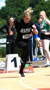 Dr. Janina Biegel (W40) vom LAZ Soest hat sich k&uuml;rzlich &uuml;ber 100 Meter f&uuml;r die Deutschen Meisterschaften qualifiziert. Bei den Westfalenmeisterschaften in Wassenberg peilt die Soesterin eine Medaille an. Foto: Bottin|Ines Rustemeyer (W50) vom LAZ Soest steht bei den Westfalenmeisterschaften am kommenden Wochenende in Wassenberg sowohl &uuml;ber 100 Meter als auch &uuml;ber 200 Meter auf Platz zwei der Meldeliste. Foto: Bottin|||