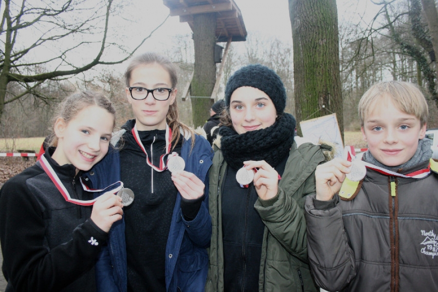 LAZ-Stadtmeister (von links): Fiona Hinners, Lara B&uuml;ttner, Jana und Nils Klee.