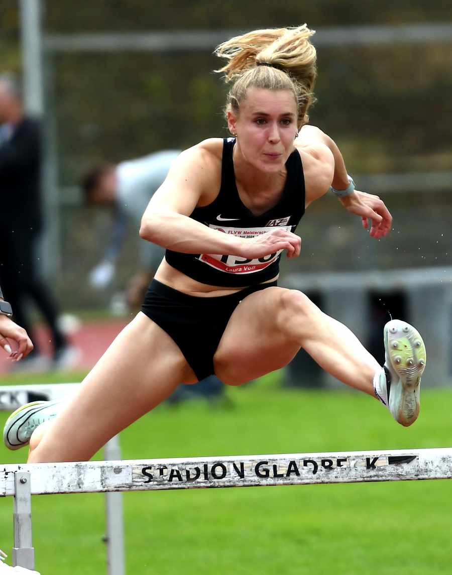 Laura Vo&szlig; vom LAZ Soest, hier ein Archivfoto vom Kurzsprint aus 2024 beim Borsig-Meeting in Gladbeck, erzielte &uuml;ber 400-Meter-H&uuml;rden mit 59,83 Sekunden eine Topzeit und die DM-Norm. Foto: Bottin