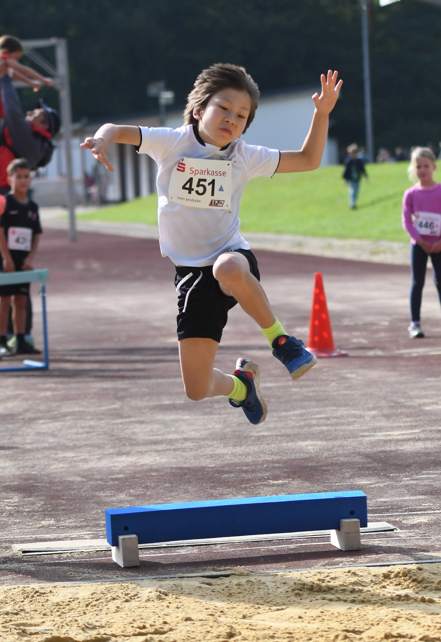 Beim Kinderleichtathletik-Wettkampf stand der Spa&szlig; im Vordergrund. Foto: Bottin