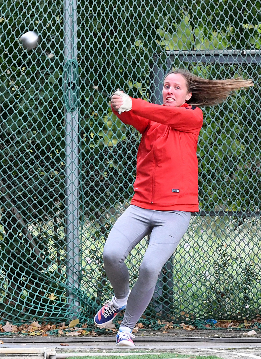 Mehrfache DM-Starterin und &uuml;ber Jahre die Nummer eins in Westfalen: Hammerwerferin Annika Straub vom LAZ Soest. Foto: Bottin