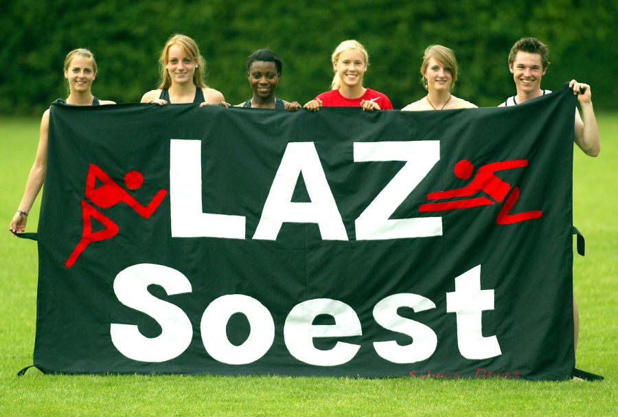 Bis heute Vereinsrekord: F&uuml;r die Deutschen Jugendmeisterschaften 2009 in Rhede qualifizierten sich sechs Sportlerinnen und Sportler des LAZ Soest (von links): Lena Schulte, Denise Oldenburg, Stefanie Trampe, Laura Vo&szlig;, Sabrina Kummetat und Sebastian Moritz. Foto: Bottin