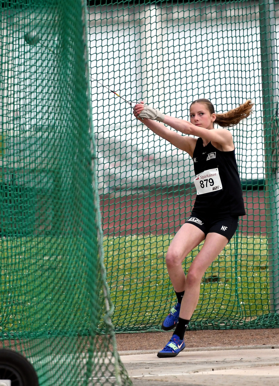 &Uuml;berragend: Nia Ferige (W15) vom LAZ Soest erzielte mit 43,86 Metern im Hammerwurf ein Resultat der nationalen Spitzenklasse. Die Enserin wurde Westfalenmeisterin                            und ist aktuell die Nummer F&uuml;nf in Deutschland. Foto: Bottin