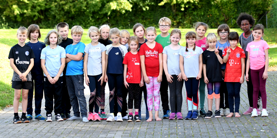 Mit Spa&szlig; und Eifer bei der Sache: Bei der Herbstferienfreizeit des LAZ Soest &uuml;bten sich die M&auml;dchen und Jungen in den unterschiedlichsten Disziplinen der Leichtathletik. Foto: Bottin