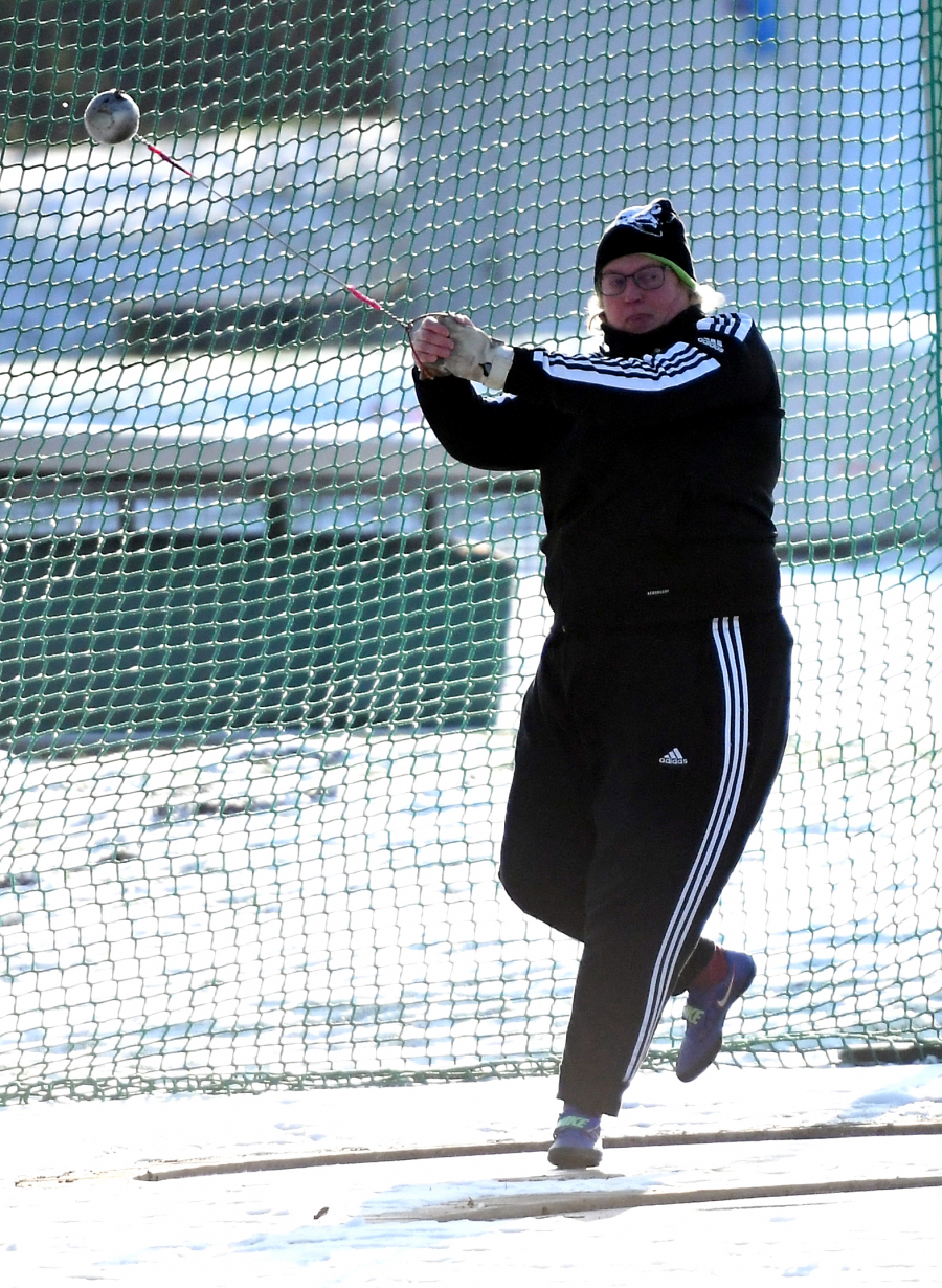 Auf dem Weg zur Winterwurf-DM: Sandra Straub (W50) vom LAZ Soest &uuml;bertraf in Soest mit 30,07 Metern die 30-Meter-Marke. Foto: Bottin