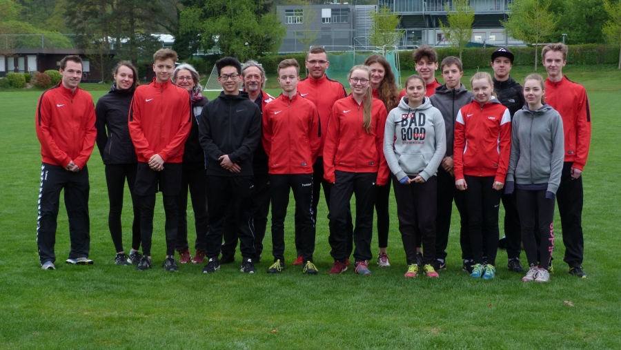 13 LAZ-Sportler arbeiteten in Freiburg an ihrer Form f&uuml;r die neue Saison.
