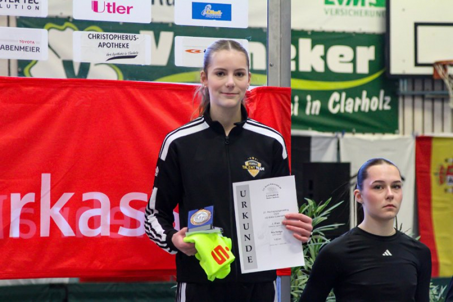 Nia Ferige (links) sprang zur neuen Bestleistung von 1,63 Metern und Platz 3 in der U18. Foto: Reinhard