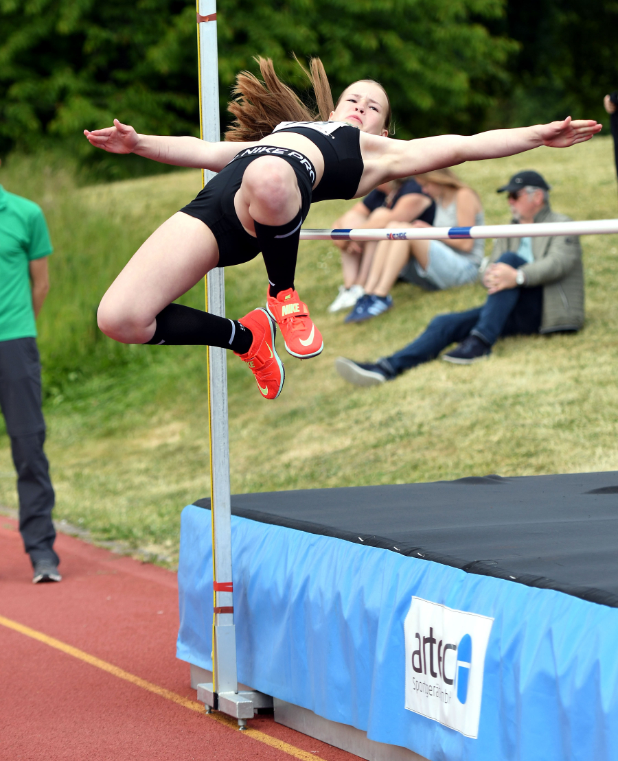 Marlene Soer (W15) vom LAZ Soest erzielte bei den Hallenkreismeisterschaften in Paderborn 1,44 Meter im Hochsprung. Foto: Bottin