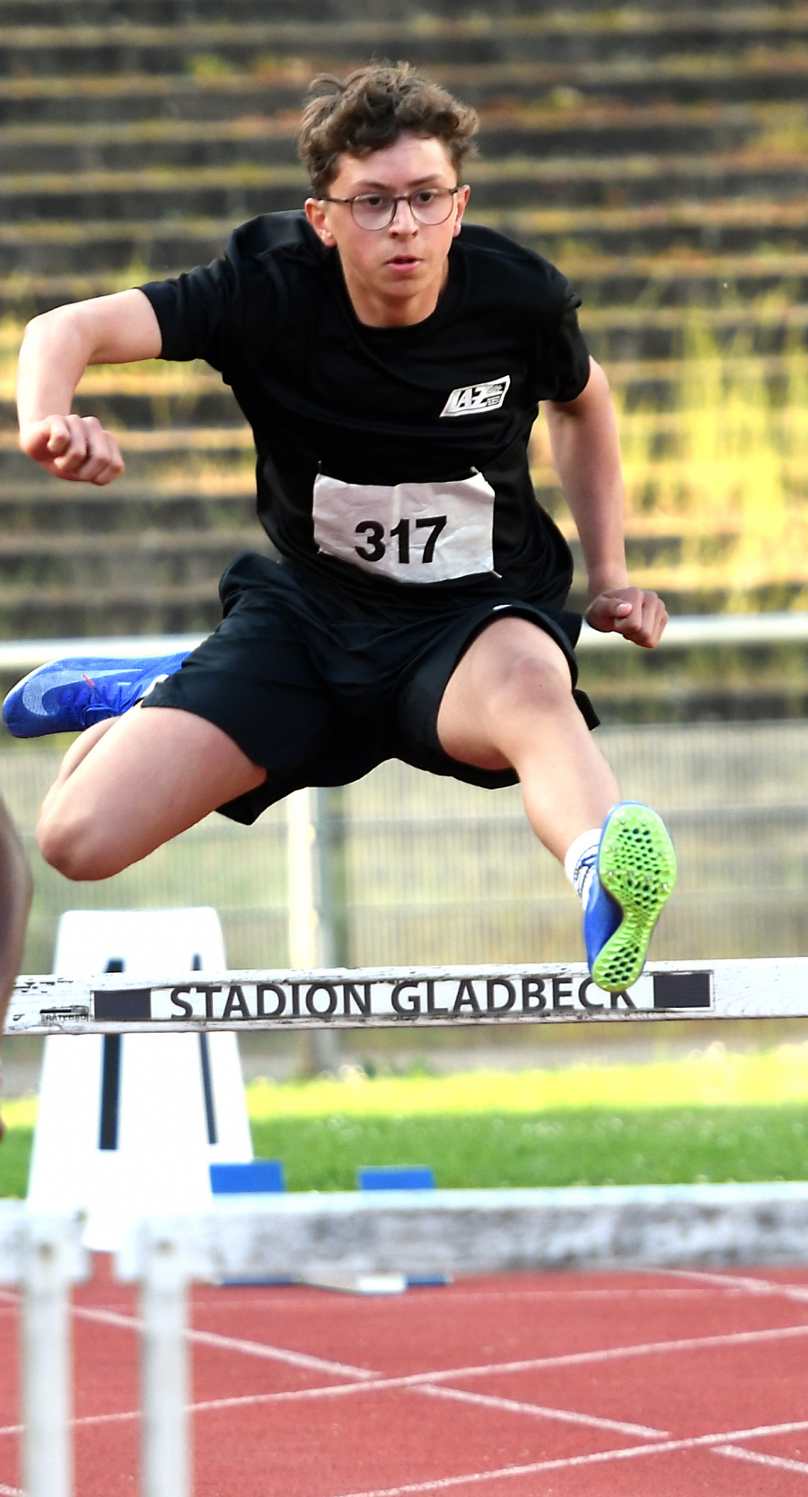 16,83 Sekunden &uuml;ber 110-Meter-H&uuml;rden: U18-Sportler Levi Klute. Foto: Bottin