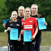 Lauf in die deutsche Spitzenklasse: mit 48,61 Sekunden sind Maja Bolinger, Mia Vollmer, Maya Klute und Sophie Martin (von links) vom LAZ Soest bundesweit das viertschnellste U18-Staffelquartett &uuml;ber 4 x 100 Meter. Foto: Bottin|LAZ-Mehrk&auml;mpferin Laura Vo&szlig; erzielte in Gladbeck 5,85 Meter im Weitsprung. Foto: Bottin|Zwei DM-Normen: W45-Athletin Ines Rustemeyer vom LAZ Soest qualifizierte sich &uuml;ber 100 Meter und 200 Meter f&uuml;r die Deutschen Meisterschaften. Foto: Bottin|Die U18-Athletinnen Maya Klute (rechts) und Mia Vollmer vom LAZ Soest erzielten &uuml;ber die 100-Meter-H&uuml;rden 16,26 Sekunden bzw. 17,06 Sekunden. Foto: Bottin|Erneute Steigerungen: U18-Sportler Matthis Eckhoff vom LAZ Soest lief in Gladbeck zum wiederholten Mal in dieser Saison pers&ouml;nliche Bestzeiten &uuml;ber 100 Meter und 200 Meter. Foto: Bottin|Freude &uuml;ber ein tolles Staffelresultat: Das U18-Quartett, (von links) Maja Bolinger, Mia Vollmer, Sophie Martin und Maya Klute, lief                             mit 48,61 Sekunden &uuml;ber 4 x 100 Meter in die deutsche Spitzenklasse. Foto: Bottin|Dritter und letzter Wechsel &uuml;ber 4 x 100 Meter zwischen Levi Klute (rechts) und David Stracke. Die m&auml;nnliche U18-Staffel                             des LAZ Soest erzielte beim Borsigmeeting in Gladbeck 45,66 Sekunden. Foto: Bottin|LAZ-Sportlerin Annika Straub sprang im Stadion Gladbeck 4,51 Meter weit. Foto: Bottin|So schnell wie nie: U18-Sportler Moritz Langenscheidt steigerte sich &uuml;ber 100 Meter (12,09 Sekunden) und 200 Meter (24,70 Sekunden). Foto: Bottin|Schon wieder zwei neue "Hausrekorde": Matthis Eckhoff (U18) sprintete in Gladbeck Bestzeiten &uuml;ber 100 Meter (11,78 Sekunden) und 200 Meter (23,78 Sekunden). Foto: Bottin|Steigerte sich &uuml;ber 100 Meter auf 12,33 Sekunden: U18-Sportler Levi Klute. Foto: Bottin|Neue pers&ouml;nliche Bestleistung: U20-Speerwerferin Michelle Muschalik steigerte sich mit dem 600-Gramm-Speer auf 36,89 Meter. Foto: Bottin|16,83 Sekunden &uuml;ber 110-Meter-H&uuml;rden: U18-Sportler Levi Klute. Foto: Bottin|Am ersten Hindernis noch leicht in Front: Am Ende musste U18-Sportlerin Mia Vollmer (links) aber ihrer Vereinskameradin Maya Klute                            &uuml;ber 100-Meter-H&uuml;rden in 17,06 Sekunden zu 16,26 Sekunden den Vortritt lassen. Foto: Bottin|||