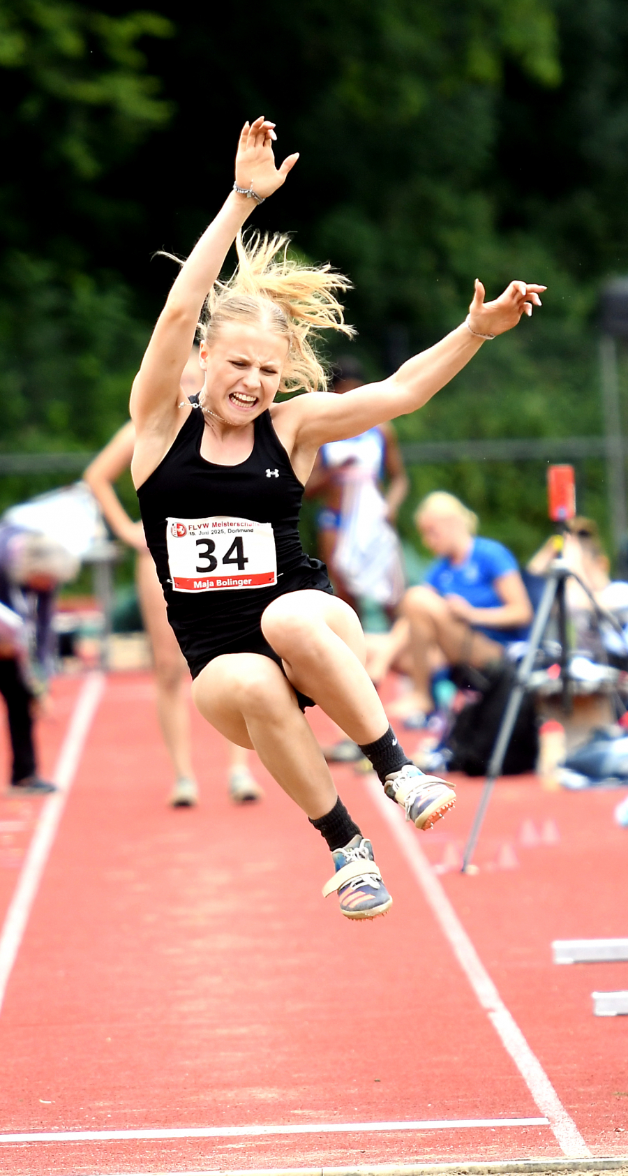 LAZ-Sprinterin Maja Bolinger bewies auch im Weitsprung mit neuer pers&ouml;nlicher Bestleistung von 5,32 Metern und Platz vier bei der weibl. Jugend U18  ihre Qualit&auml;ten. Foto: Bottin