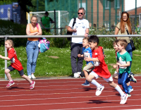 Die J&uuml;ngsten pr&auml;sentierten sich am Samstag mit viel Spa&szlig; beim Sprint auf der Kunststoffbahn im Schulzentrum. Foto: Bottin|Die J&uuml;ngsten pr&auml;sentierten sich am Samstag mit viel Spa&szlig; beim Sprint auf der Kunststoffbahn im Schulzentrum. Foto: Bottin|Michel Bottin holte sich den Stadtmeistertitel bei den M12-Sportlern im Vierkampf. Im Hochsprung erzielte er 1,32 Meter. Foto: Bottin|Maja Bolinger (W15) vom LAZ Soest nutzte die 100 Meter am Samstag bei den Stadtmeisterschaften zur Vorbereitung auf die Westfalenmeisterschaften einen Tag sp&auml;ter in Dortmund. Foto: Bottin|Dr. Janina Biegel sprang 3,84 Meter weit. Sie holte sich den mit 1082 Punkten den Titel im Dreikampf der Altersklasse W40. Foto: Bottin|Ole Bottin war mit 1116 Punkten im Dreikampf der Altersklasse M14 erfolgreich. Im Einzelwettbewerb des Hochsprung steigerte sich der Sportler des LAZ Soest auf gute 1,54 Meter. Foto: Bottin|Strahlende W12-Stadtmeisterin im Dreikampf: Leni Schneider vom LAZ Soest kam auf insgesamt 1086 Punkte. Foto: Bottin|Gemeinsame Freude bei der Siegerehrung: Ines Rustemeyer (rechts) und Dr. Walburga Menzebach holten Platz eins und zwei im Dreikampf der Altersklasse W45. Foto: Bottin|Mona Nienhaus wurde Stadtmeisterin im Dreikampf bei den W9-M&auml;dchen. Foto: Bottin|||