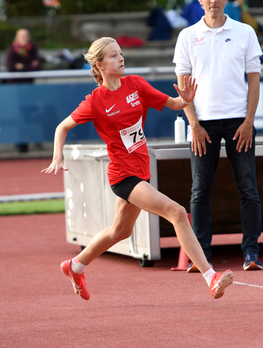 Ansetzen zum gro&szlig;en Sprung: Nachwuchssportlerin Greta Karsten vom LAZ Soest ist Deutschlands beste Hochspringerin in der Altersklasse W12. Foto: Bottin