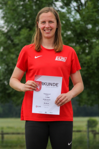 Nach f&uuml;nf Jahren freute sich Annika Straub (LAZ Soest) wieder &uuml;ber eine neue pers&ouml;nliche Bestleistung im Hammerwurf. Foto: Reinhard|||