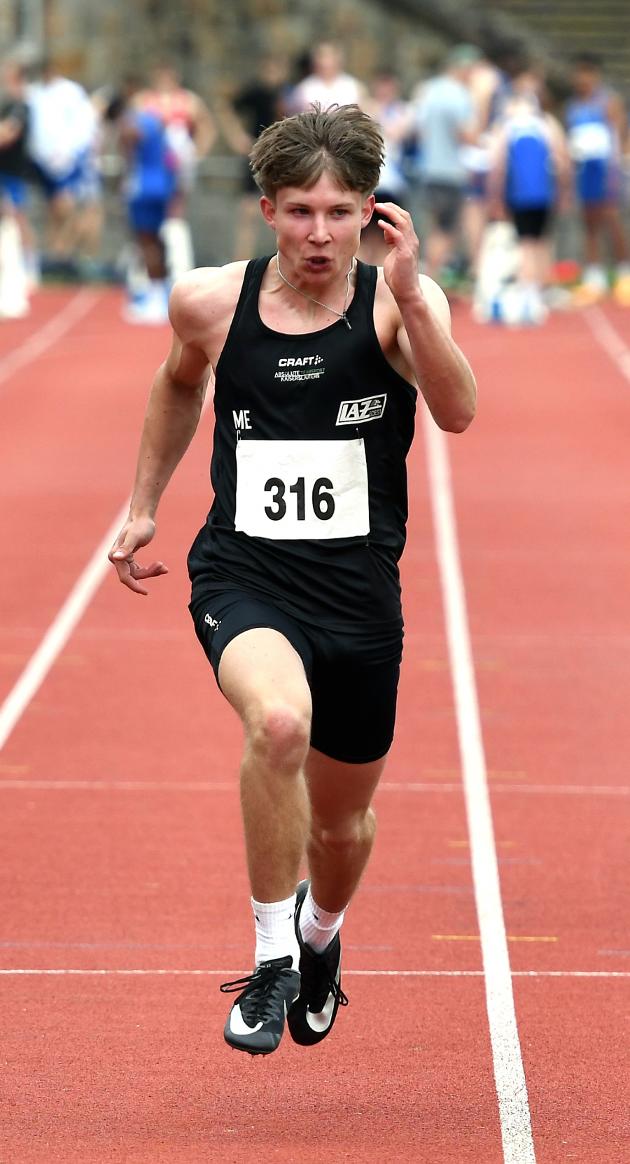 LAZ-Athlet Matthis Eckhoff (m. J. U18) ist bei den Westfalenmeisterschaften I in Dortmund im Einzel &uuml;ber 200 Meter und mit der 4 x 200 Meter Mixedstaffel im Einsatz. Foto: Bottin