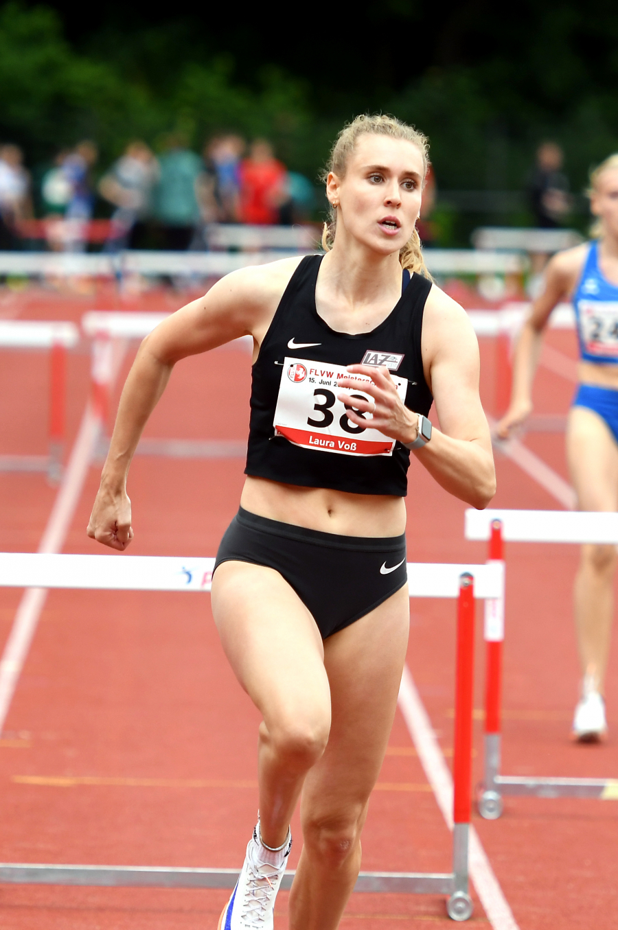 Konstant unter einer Minute: Laura Vo&szlig; vom LAZ Soest legte die 400-Meter-H&uuml;rden in Gladbeck in 59,89 Sekunden zur&uuml;ck. Foto: Bottin