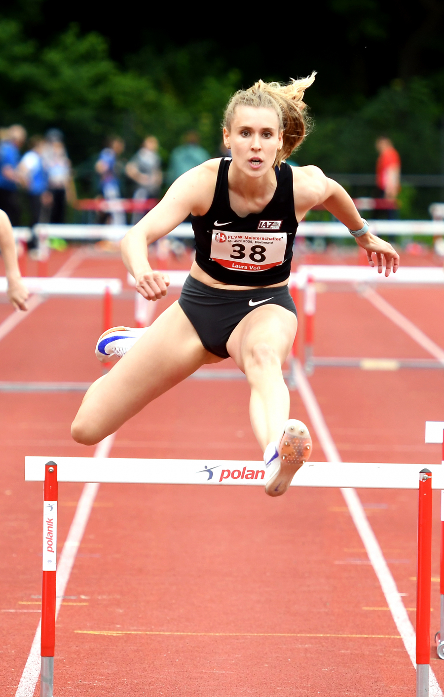Konstant unter einer Minute: Laura Vo&szlig; vom LAZ Soest legte die 400-Meter-H&uuml;rden in Gladbeck in 59,89 Sekunden zur&uuml;ck. Foto: Bottin