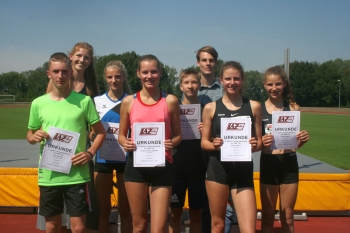 EM-Starterin Imke Onnen und Lokalmatador Falk Wendrich &uuml;bernahmen die Siegerehrung.