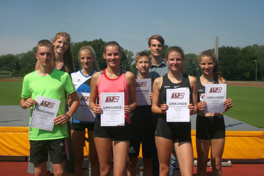 EM-Starterin Imke Onnen und Lokalmatador Falk Wendrich &uuml;bernahmen die Siegerehrung.