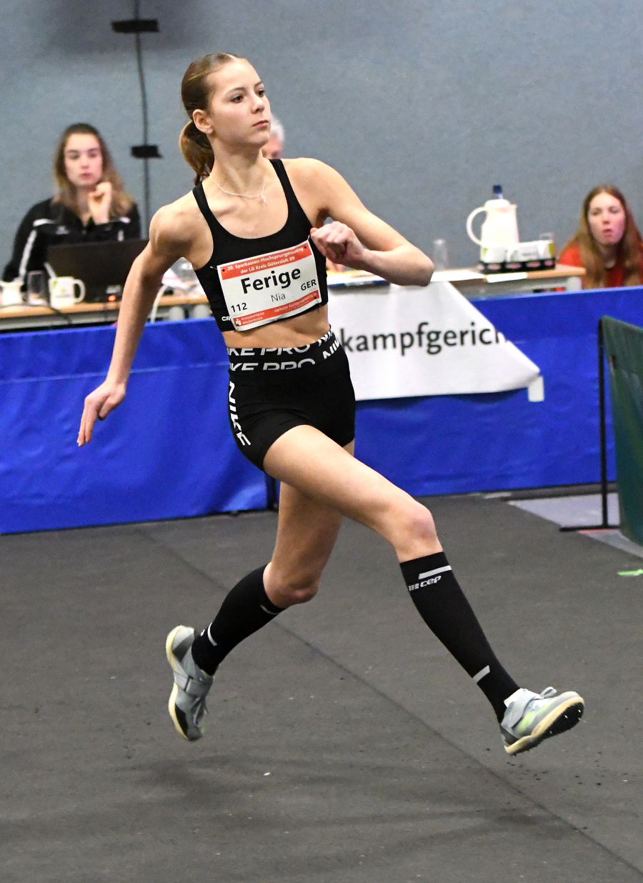 Sieg und pers&ouml;nliche Bestleistung: Nia Ferige (W15) vom LAZ Soest &uuml;bersprang beim Hochsprungmeeting in Clarholz 1,57 Meter. Foto: Bottin