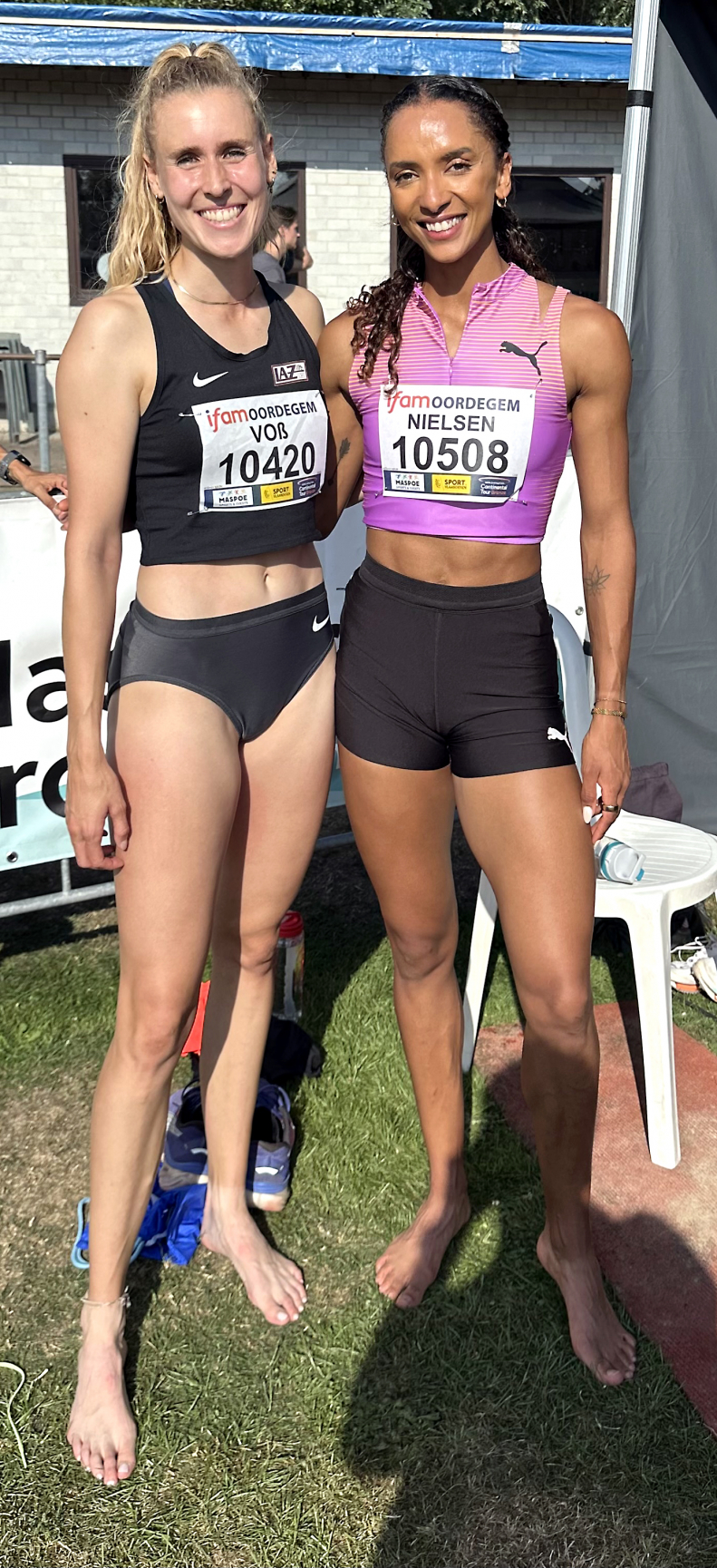 Nach dem Wettkampf in Oordegem traf Laura Vo&szlig; auf die britische 400-Meter-H&uuml;rden-Meisterin Lina Nielsen.|||