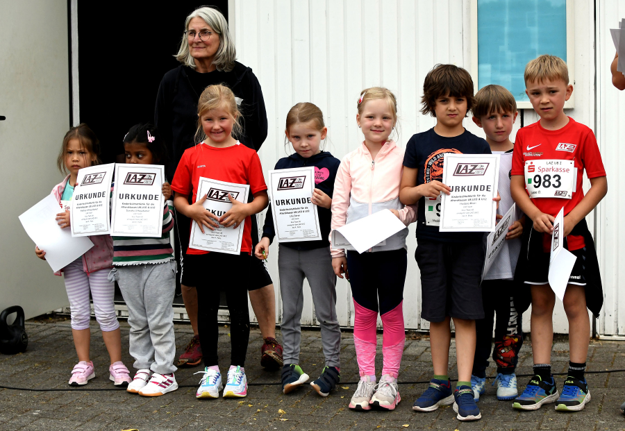 Platz vier f&uuml;r die J&uuml;ngsten: Die U8-Kinder von LAZ-Trainerin Christiane Noll. Foto: Bottin