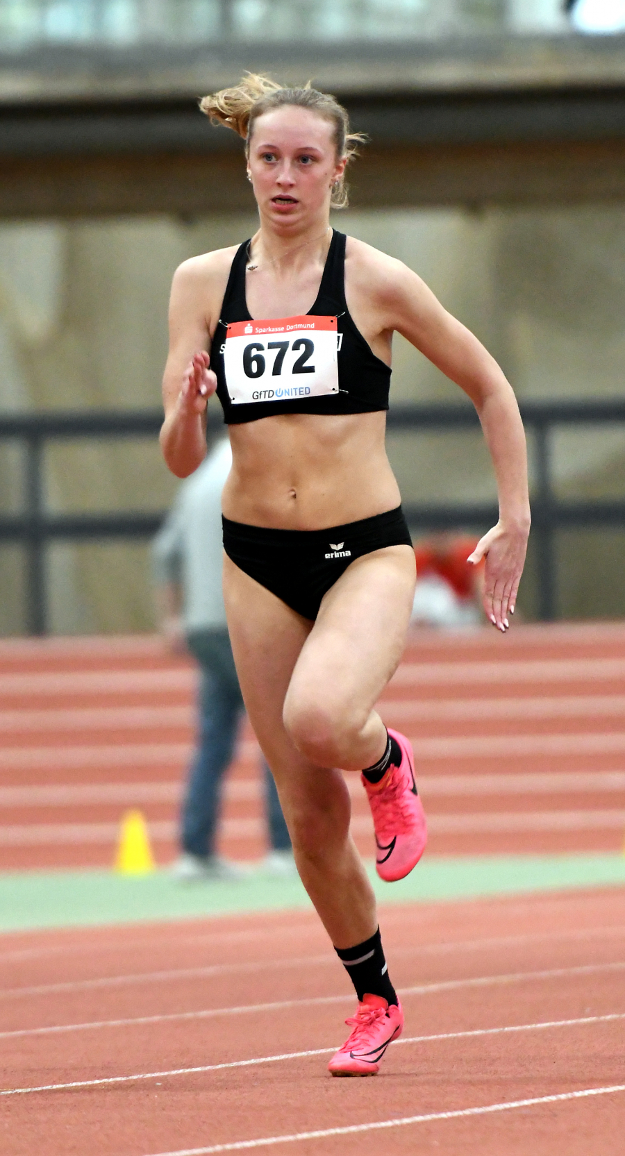 Sophie Martin (w. J. U18) vom LAZ Soest legte die 60 Meter in Dortmund in 8,19 Sekunden zur&uuml;ck. F&uuml;r die 200-Meter-Hallenrunde wurden f&uuml;r sie 26,91 Sekunden notiert. Foto: Bottin