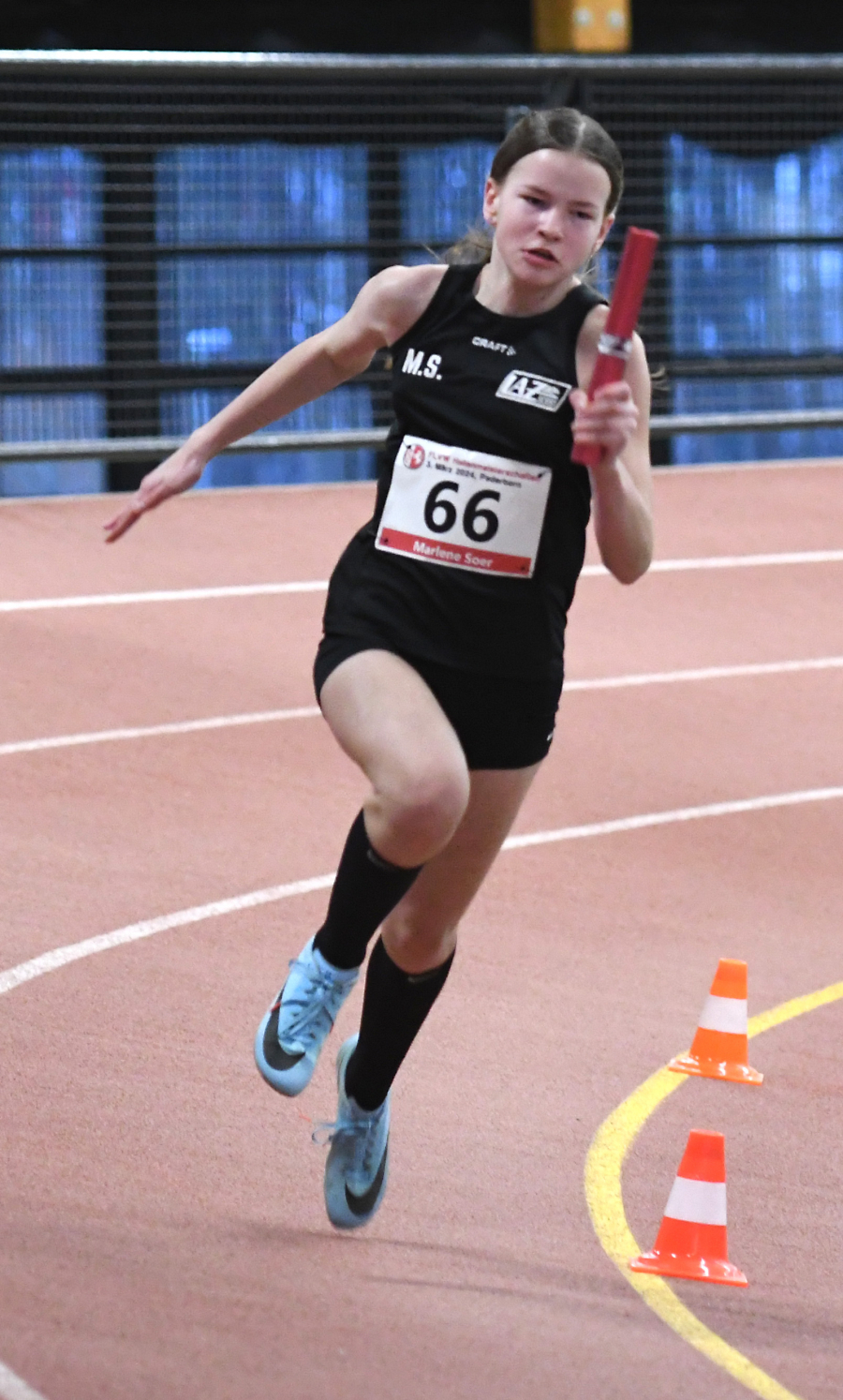 Marlene Soer als Schlussl&auml;uferin der LAZ-Staffel &uuml;ber 4 x 100 Meter im Paderborner Ahorn-Sportpark. Foto: Bottin