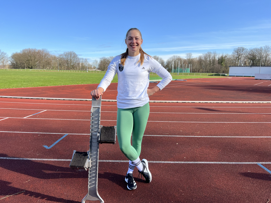 Den Startblock f&uuml;r ihre Sprint-Einheit lieh sich L&uuml;ckenkemper bei ihren ehemaligen Vereinskollegen beim LAZ Soest aus. Foto: Moritz