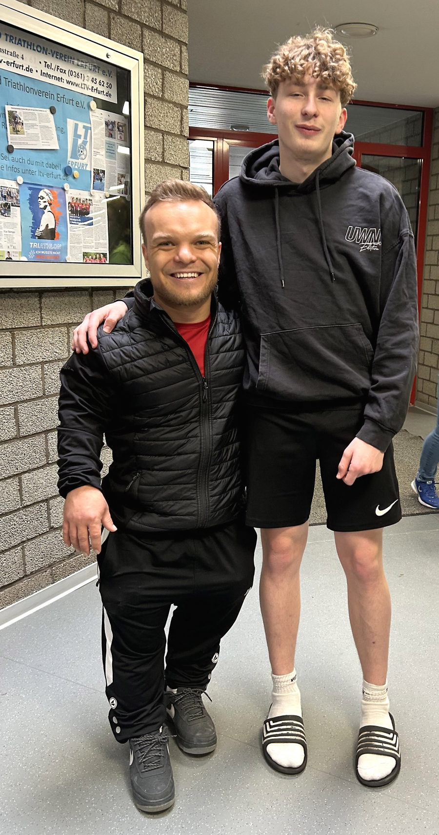 Begegnung in Erfurt: Martin Brewe vom LAZ Soest traf bei den Deutschen Hallenmeisterschaften in der Para-Leichtathletik auf Rio de Janeiro-Olympiasieger Niko Kappel. Foto: Bottin
