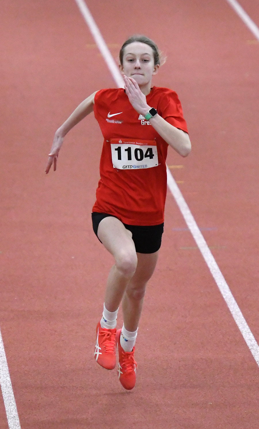 Greta Karsten (W13) - hier beim 60-Meter-Sprint - war in Dortmund mit Siegen im Hochsprung und Weitsprung die &uuml;berragende Sportlerin im Team des LAZ Soest. Foto: Bottin