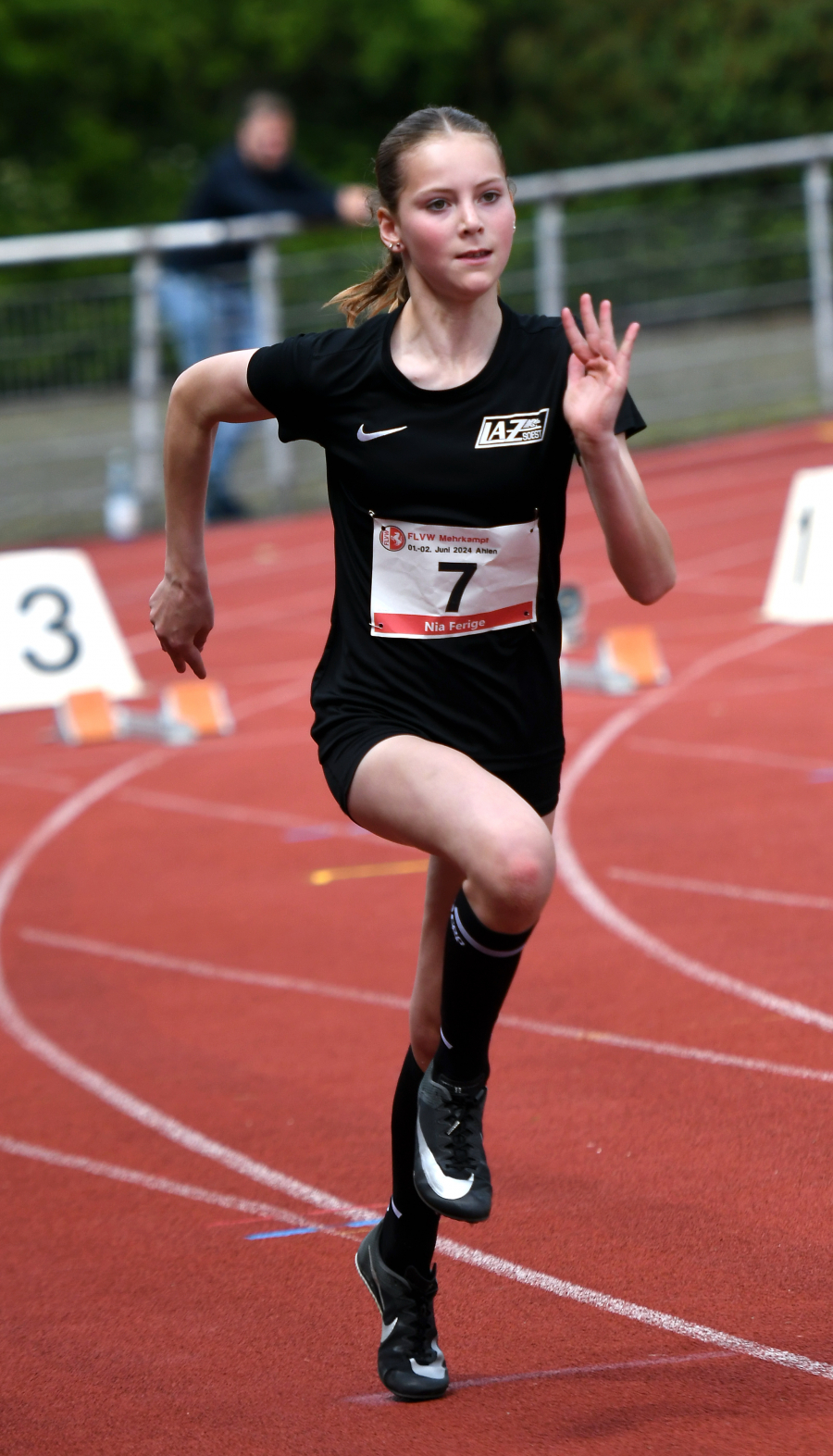 Siebenkampf-Westfalenmeisterin Nia Ferige beim 100-Meter-Sprint mit neuer pers&ouml;nlicher Bestleistung (13,86 Sekunden). Foto: Bottin