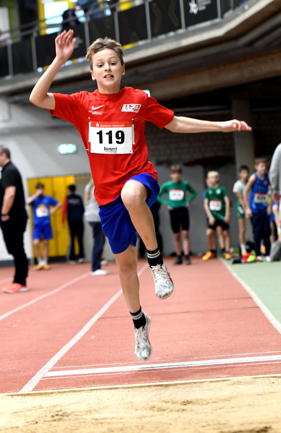 In der Dortmunder Helmut-K&ouml;rnig-Halle erzielte M12-Sportler Lenn Wolf vom LAZ Soest 4,13 Meter im Weitsprung. Foto: Bottin