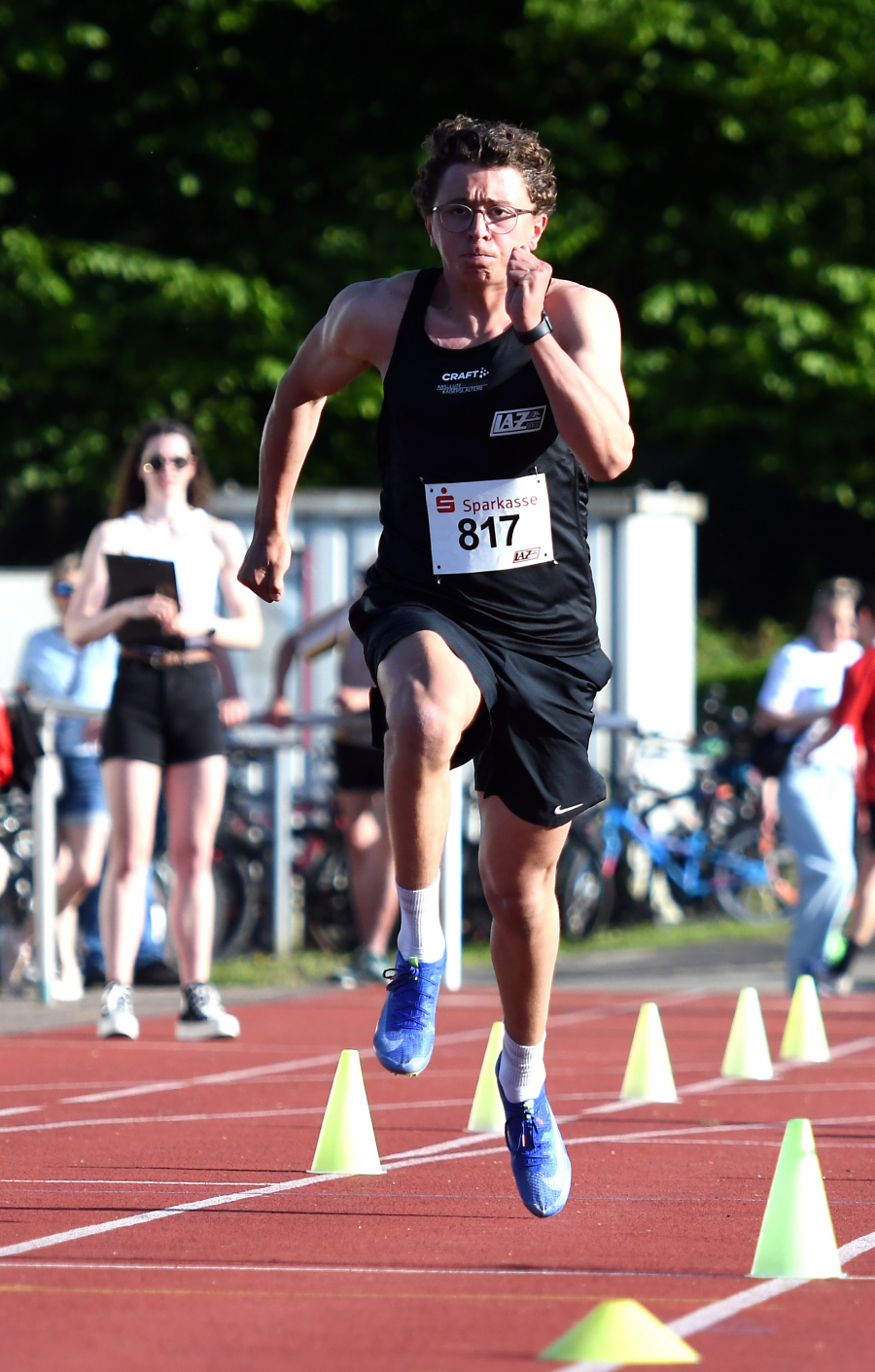 Tagesbestzeit &uuml;ber 30 Meter fliegend: U20-Athlet Levi Klute vom LAZ Soest erzielte ausgezeichnete 3,25 Sekunden. Foto: Bottin