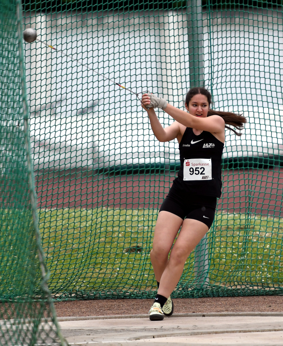 Erzielte bei ihrem "Abschiedswettkampf" 33,10 Meter im Hammerwurf: U18-Athletin Amelie Menzebach vom LAZ Soest. Foto: Bottin