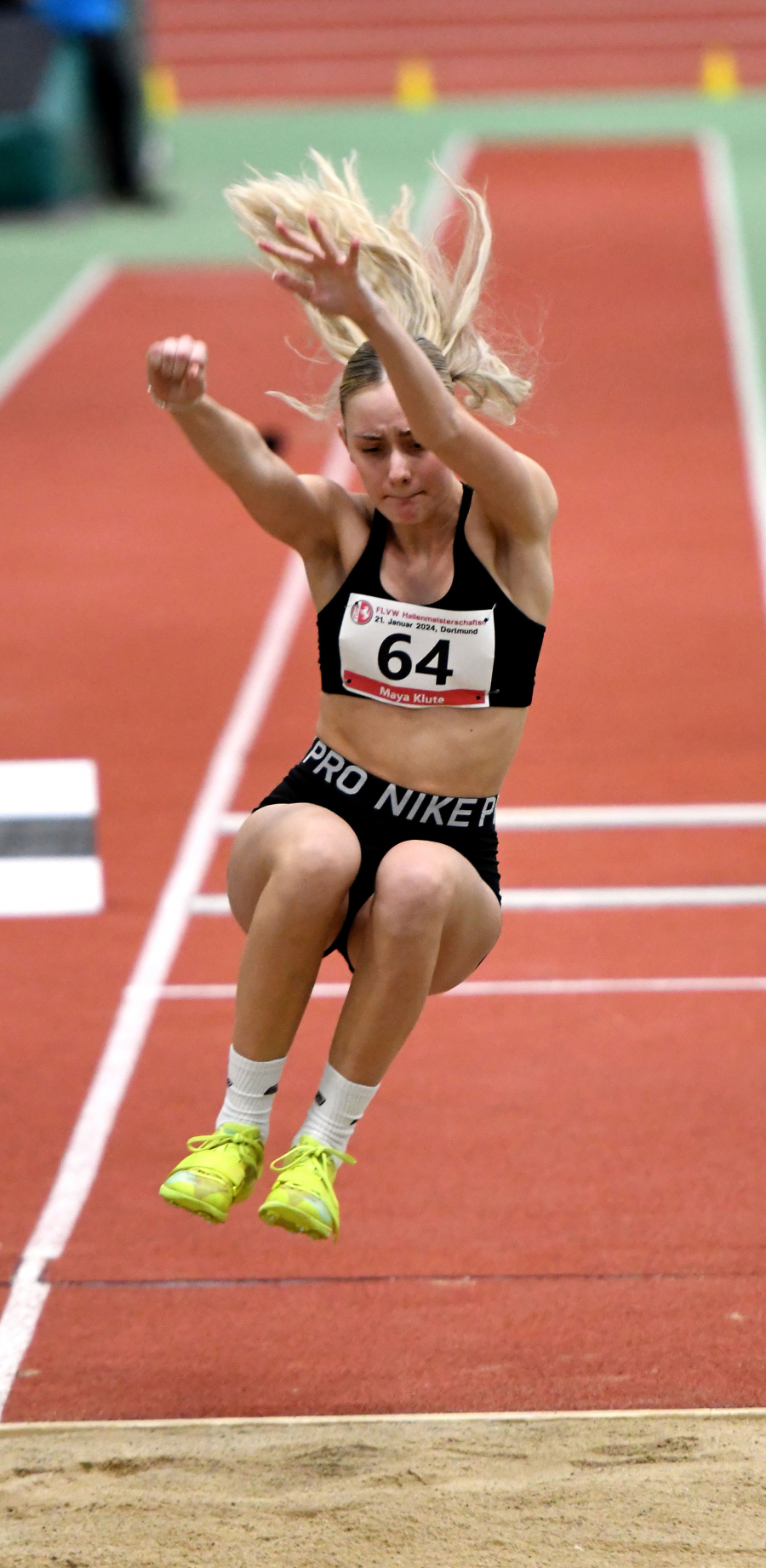Pers&ouml;nliche Bestleistung: U18-Athletin Maya Klute vom LAZ Soest steigert sich im Dreisprung auf 10,42 Meter und wird Westfalen-Sechste. Foto: Harald Bottin