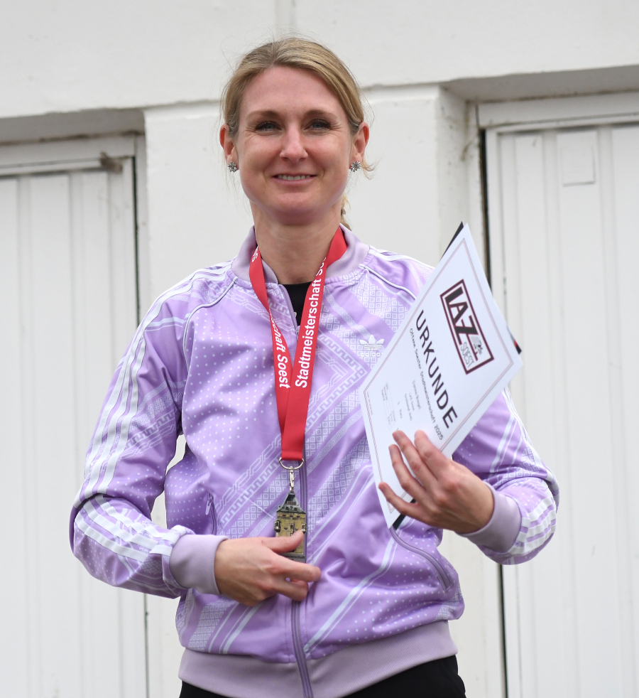 DM-Teilnehmerin Janina Biegel gewann den Dreikampf der W40. Foto: Bottin