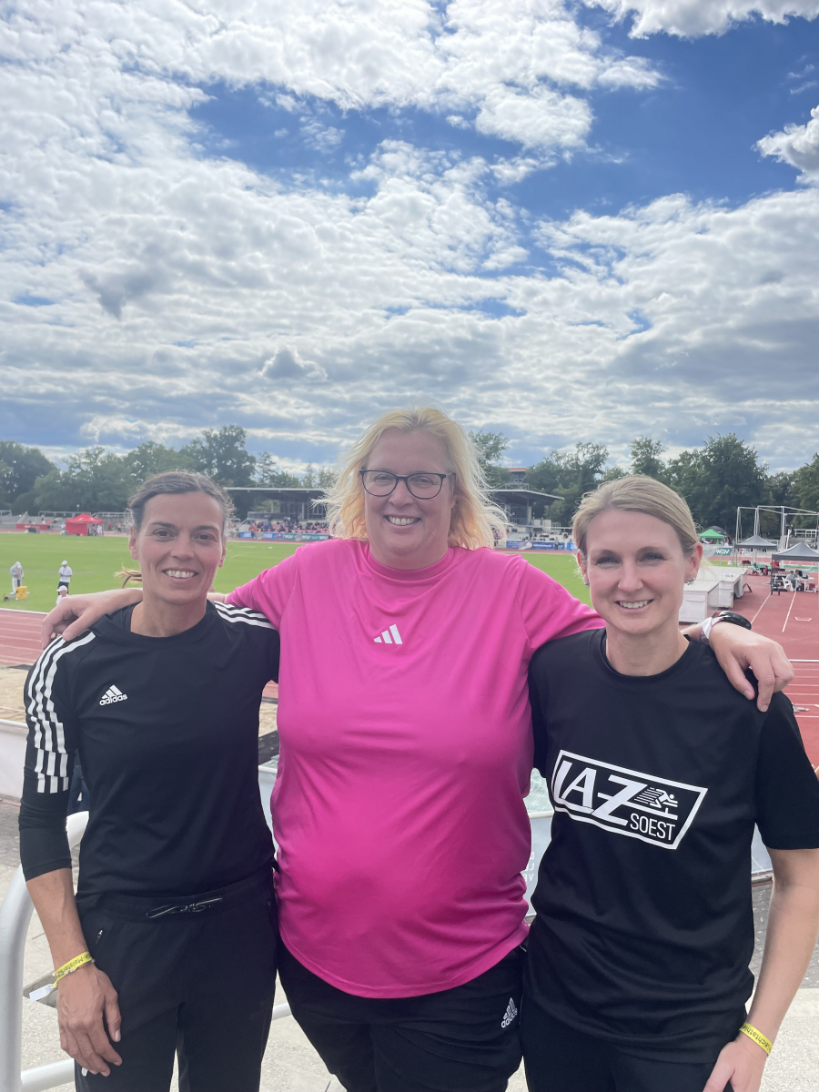 Ines Rustemeyer, Sandra Straub und Janina Biegel nach ihren erfolgreichen Starts in Gotha. Foto: Jana Klee