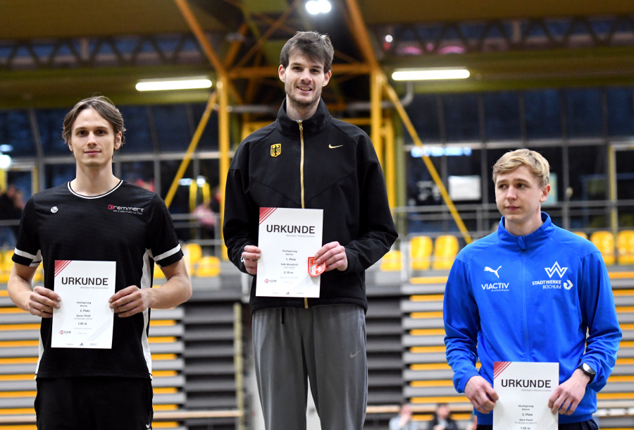 &Uuml;berlegener Westfalenmeister: Falk Wendrich (Mitte) siegte bei den Landesmeisterschaften mit 2,10 Metern. Wenige Wochen sp&auml;ter gewann der LAZ-Athlet mit 2,18 Metern Bronze bei den Deutschen Meisterschaften. Foto: Bottin