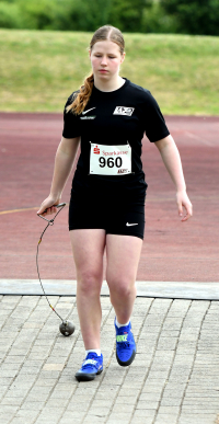 Tolle Steigerung um fast f&uuml;nf Meter: U14-Athletin Hannah Eppe vom LAZ Soest erzielte im Hammerwurf ausgezeichnete 36,49 Meter. Foto: Bottin|Erneut ein Topresultat: Nia Ferige (W15) vom LAZ Soest schleuderte den Wurfhammer in Plettenberg auf 44,44 Meter. Foto: Bottin|Nia Ferige (W15) vom LAZ Soest warf den Diskus beim Werfertag in Plettenberg auf 29,89 Meter. Foto: Bottin|||