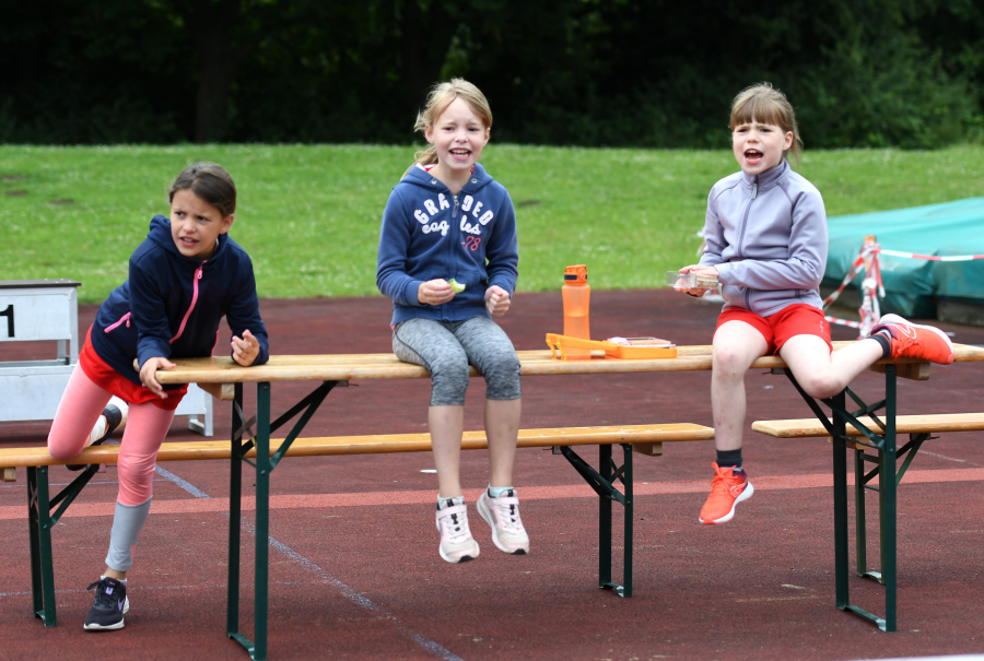 Selbstverst&auml;ndlich wurden die Akteure beim Sprintcupfinale vom Streckenrand lautstark angefeuert. Foto: Bottin